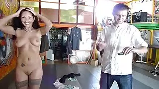Nga với bộ ngực lớn và lê mông của tình dục phjm xet